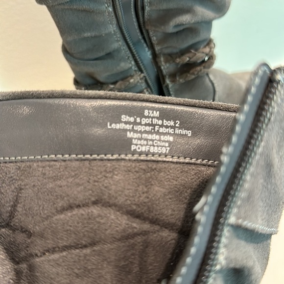 KENNETH Cole Reaction Grey Suede Boots size 8.5Y - Picture 6 of 7